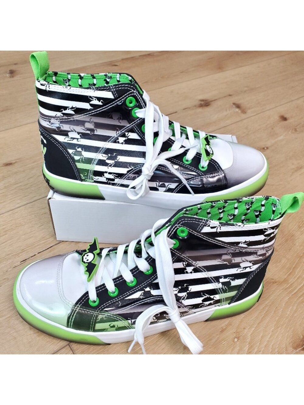 Beetlejuice Hi Top Sneakers 'It's Show Time' Womens 9.5 Ground Up Movie Beetles